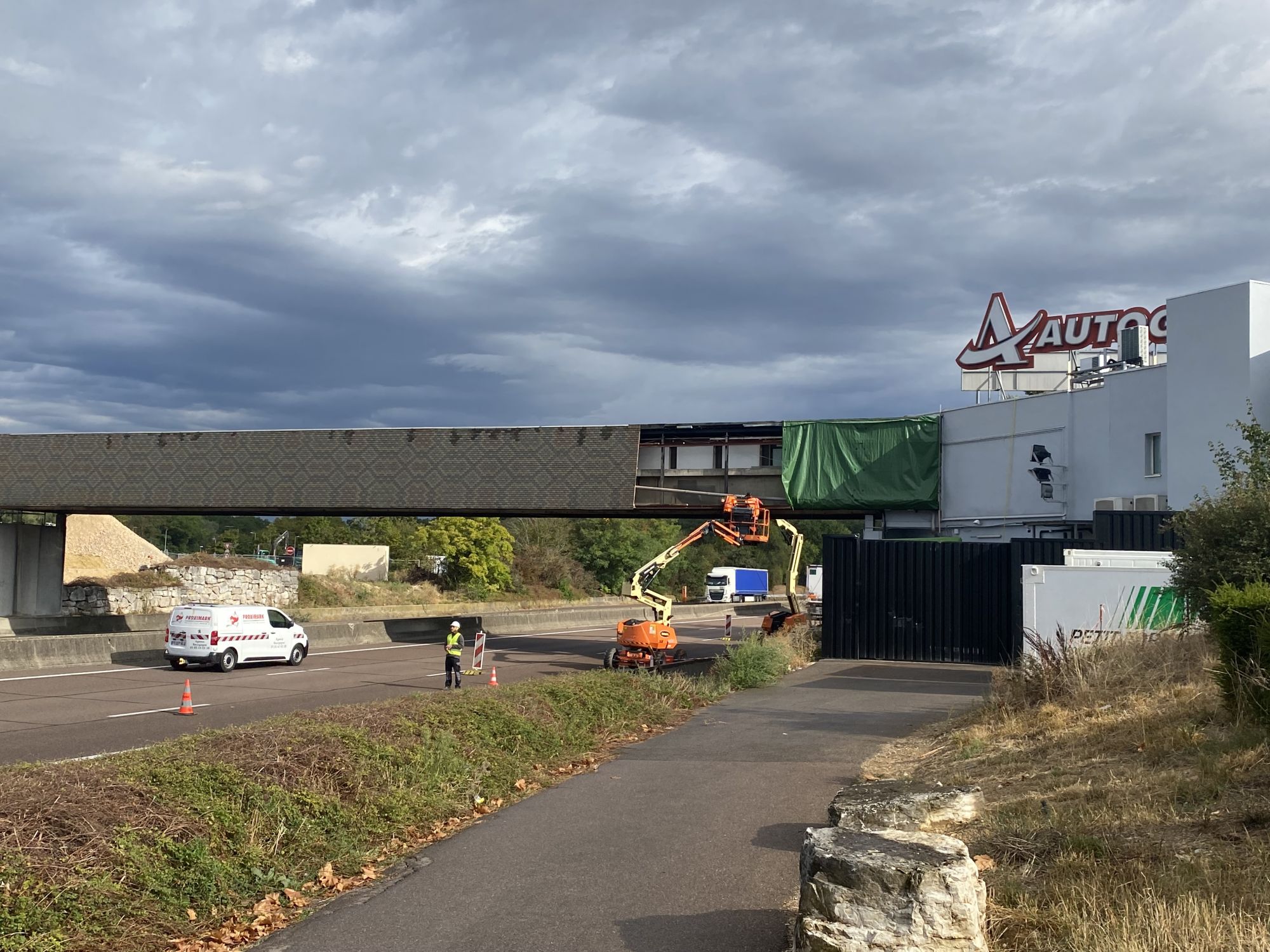 Réfection des bardages de la passerelle de l’autoroute A6 au droit de l’aire Beaune Tailly Les